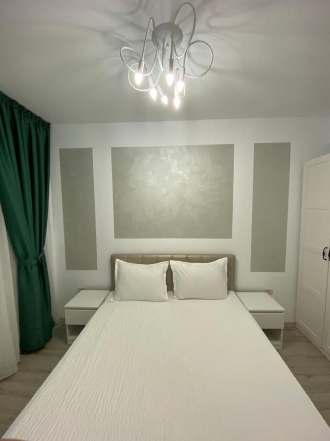 Mirror Apartment Mamaia