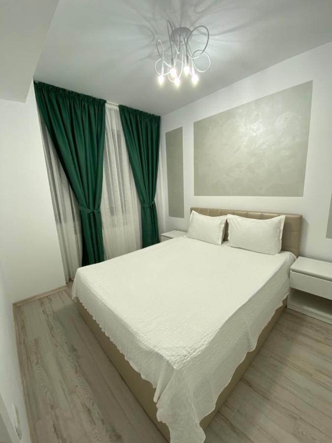 Mirror Apartment Mamaia