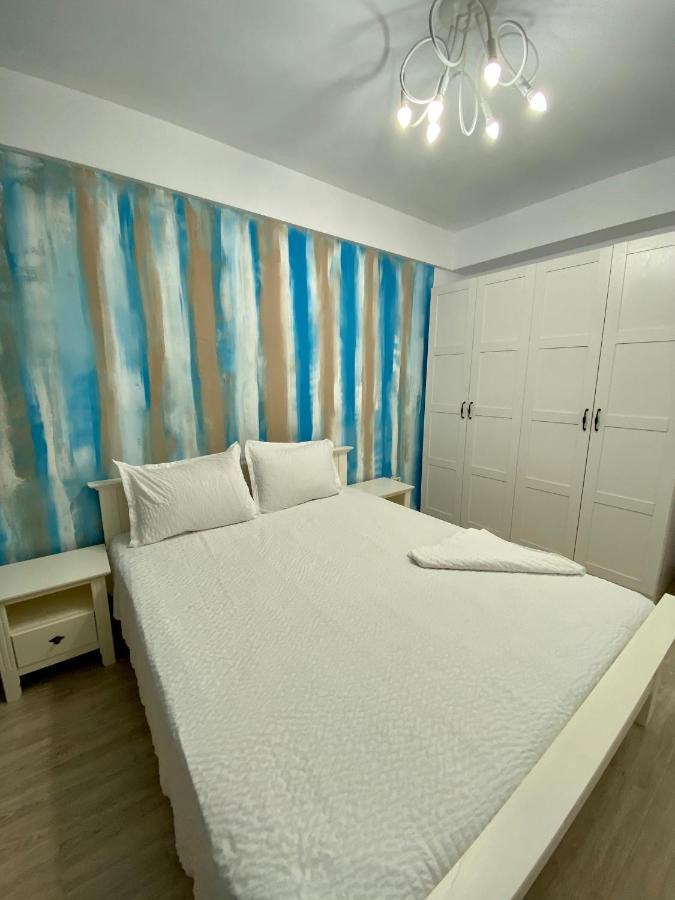 Mirror Apartment
